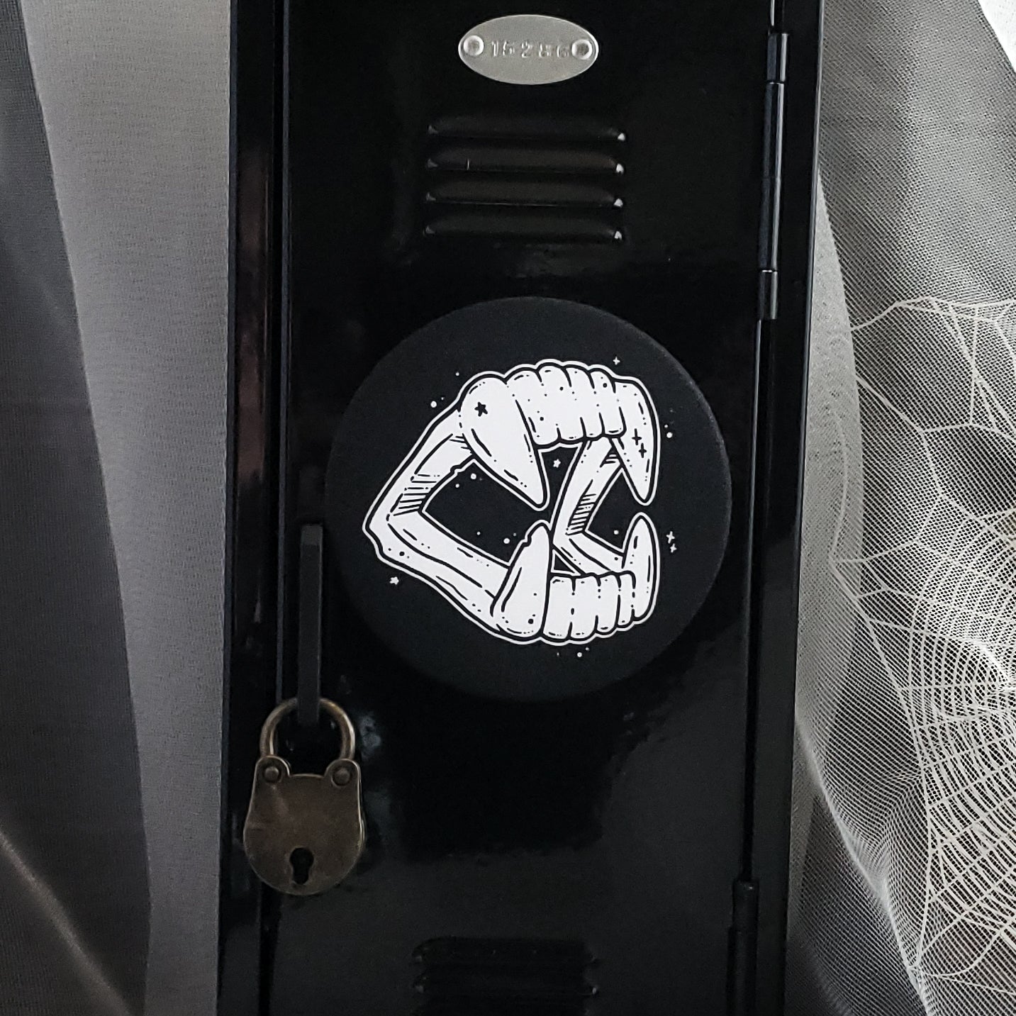 Vampire Fangs Magnet B/W
