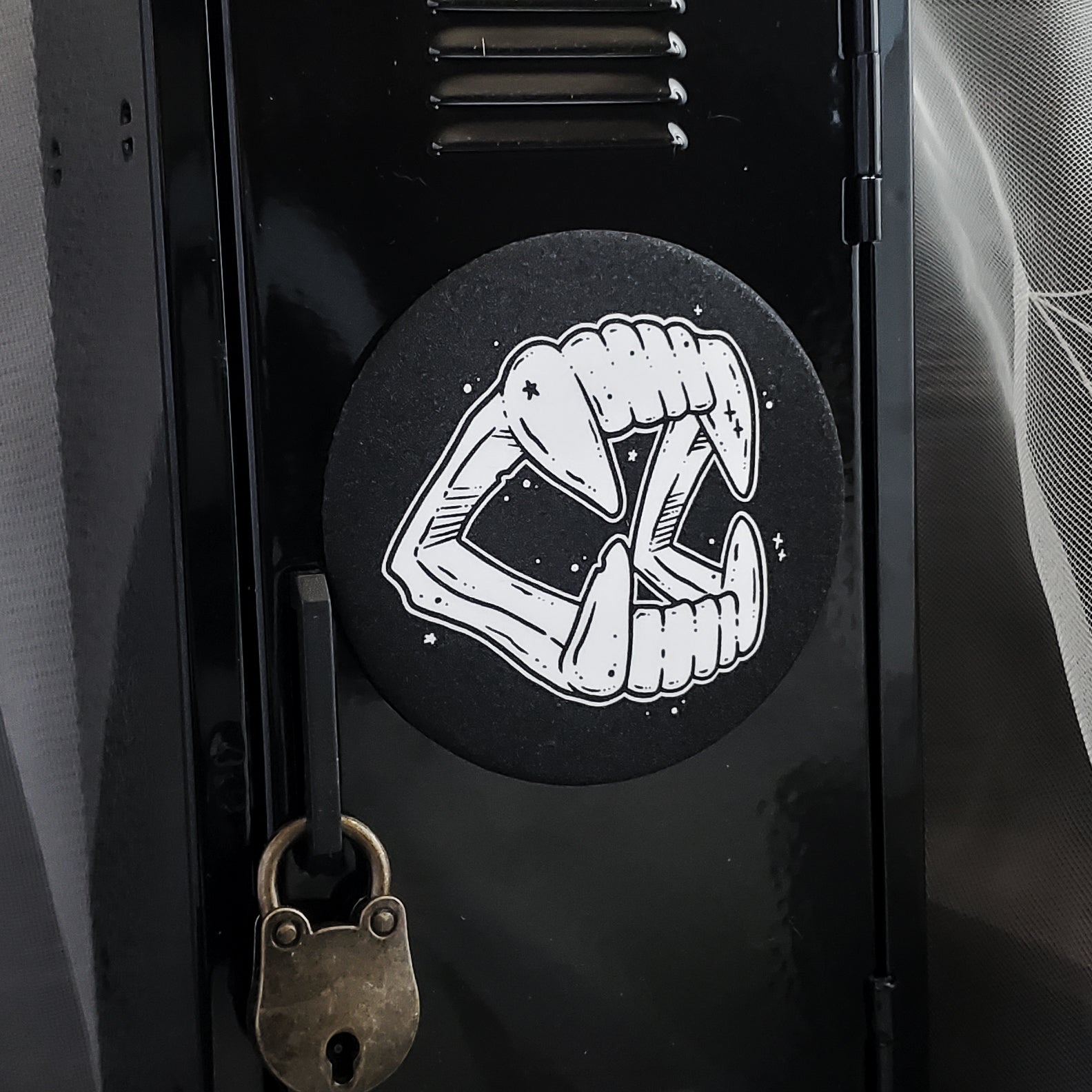 Vampire Fangs Magnet B/W