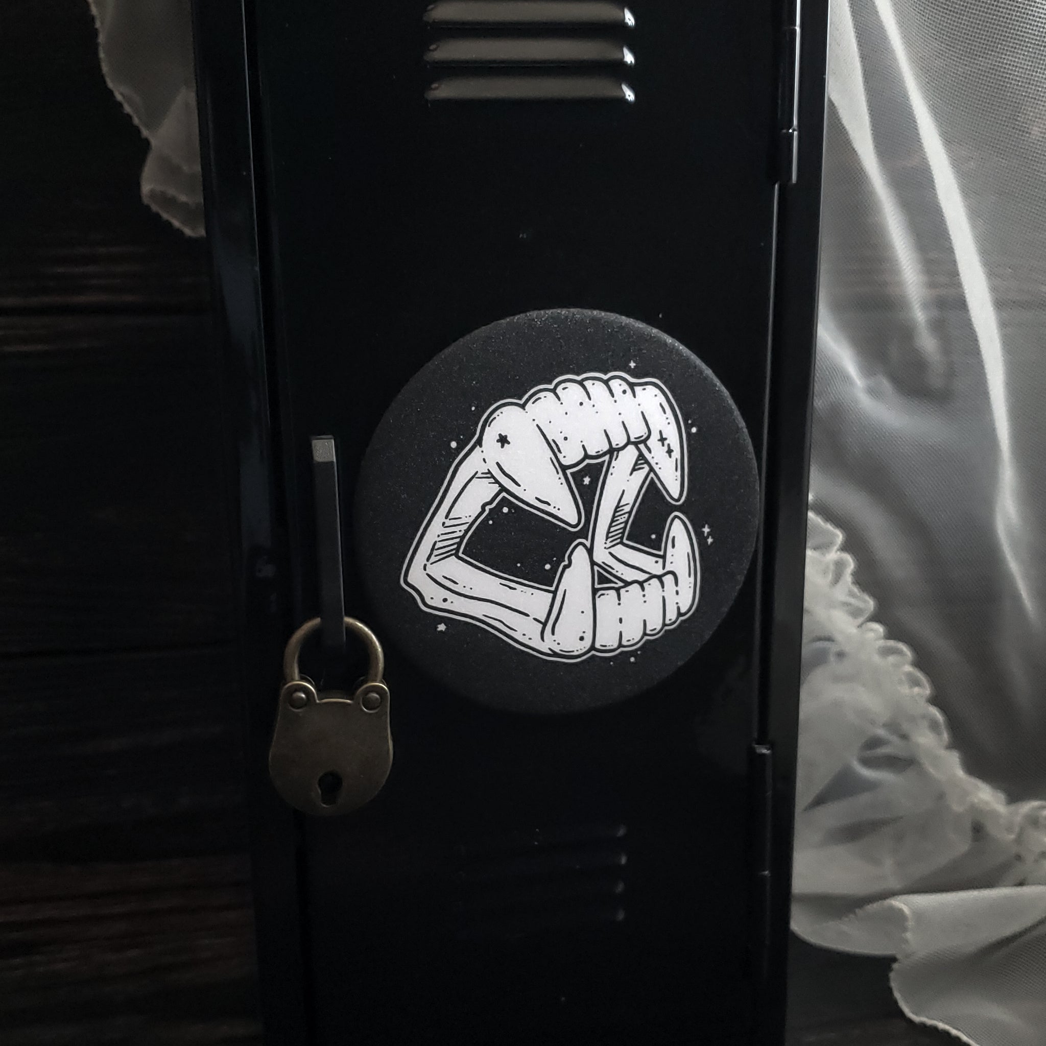 Vampire Fangs Magnet B/W