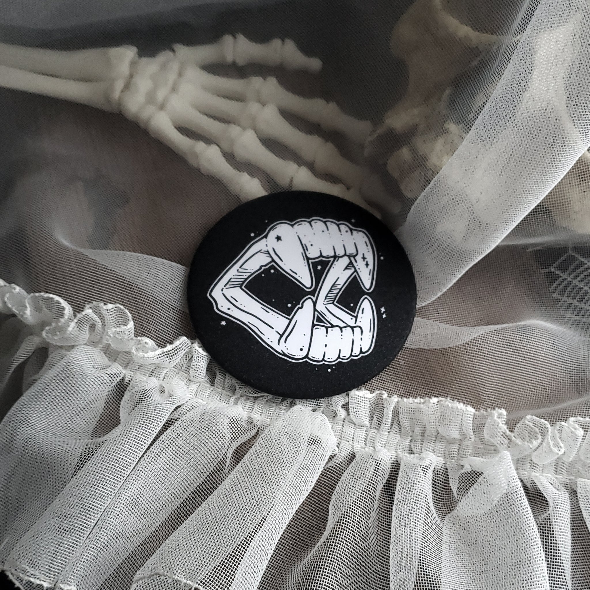 Vampire Fangs Magnet B/W